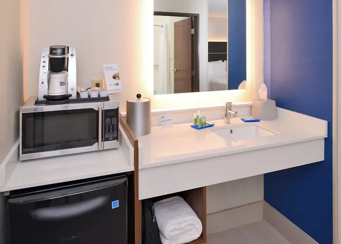 Holiday Inn Express Wixom By Ihg